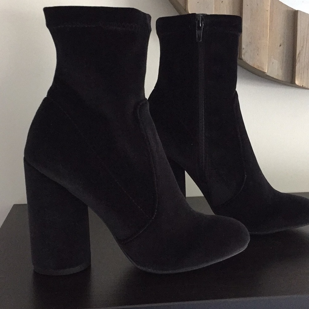 Espirit Royalty Black velvet boot size 7.5